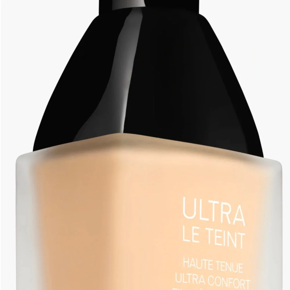 CHANEL Ultrawear All-Day Comfort Flawless Finish Foundation # BD 11. New